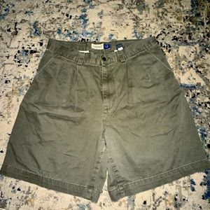 Men’s GAP Khaki Shorts RELAXEX size 34